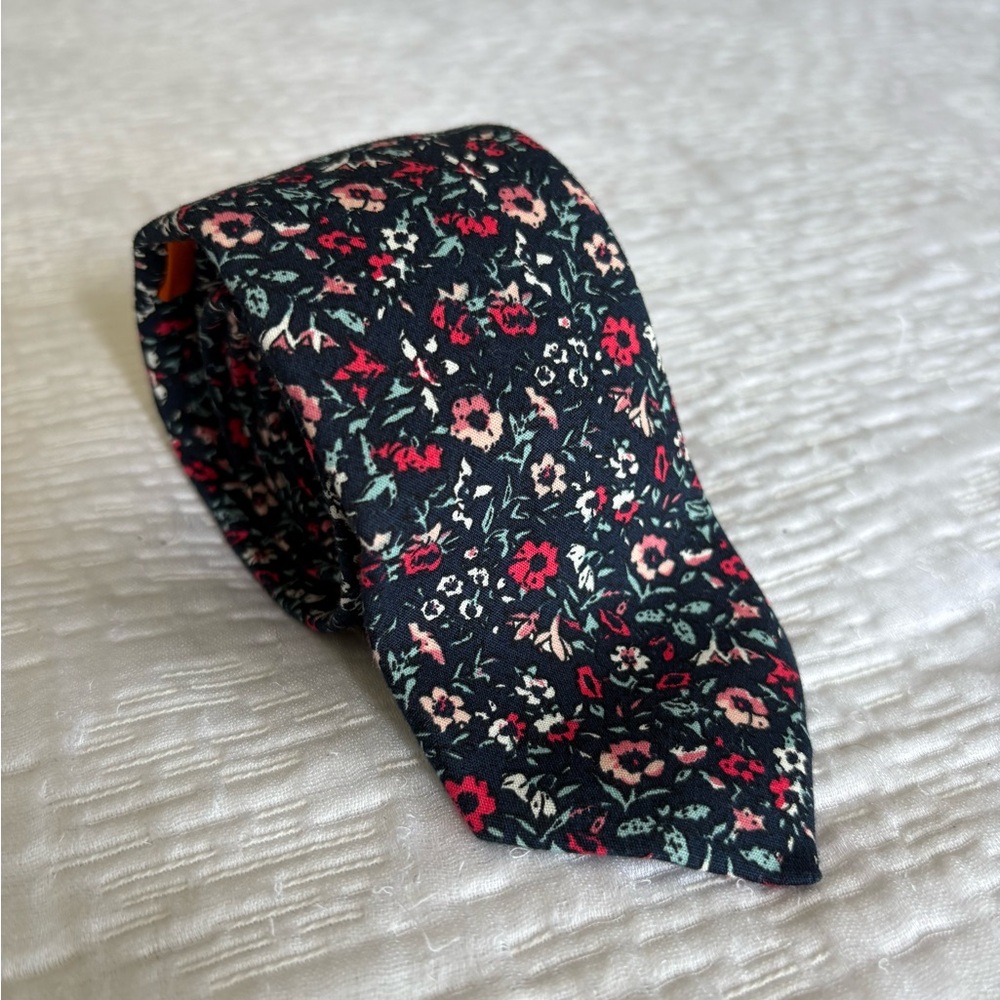 Egara Black Floral Tie